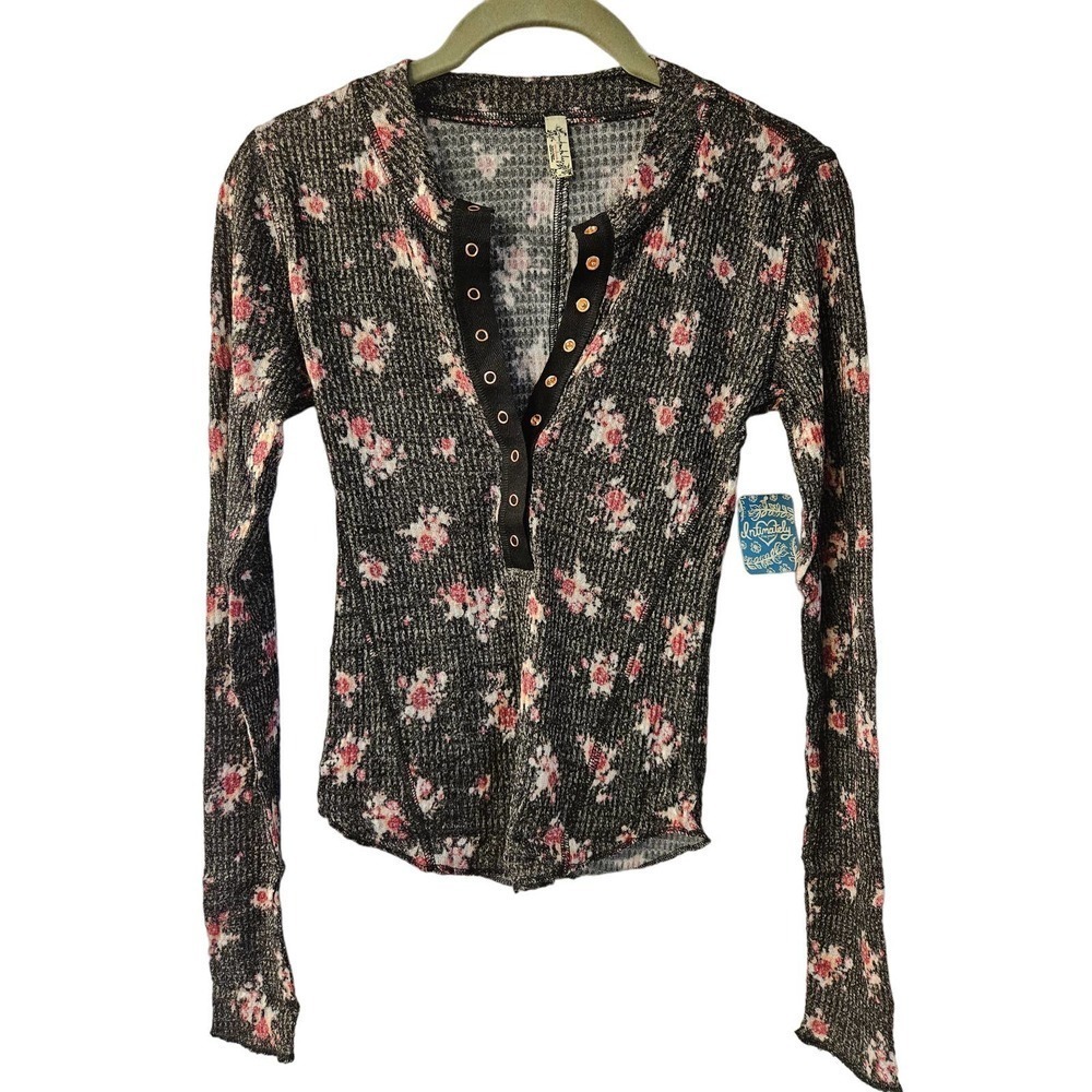 NWT Free People One of The Girls Henley in Black Floral Print Size XS - Picture 3 of 5